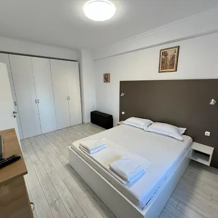 Solid Apartment Mamaia